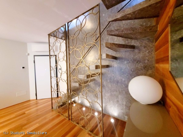 ATTICO 5 LOCALI CON TERRAZZO ATTICO 5 LOCALI CON TERRAZZO