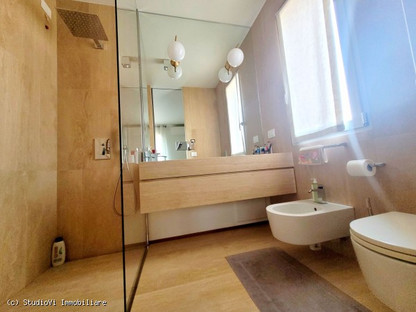 ATTICO 5 LOCALI CON TERRAZZO ATTICO 5 LOCALI CON TERRAZZO
