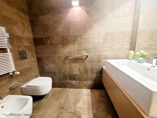 ATTICO 5 LOCALI CON TERRAZZO ATTICO 5 LOCALI CON TERRAZZO