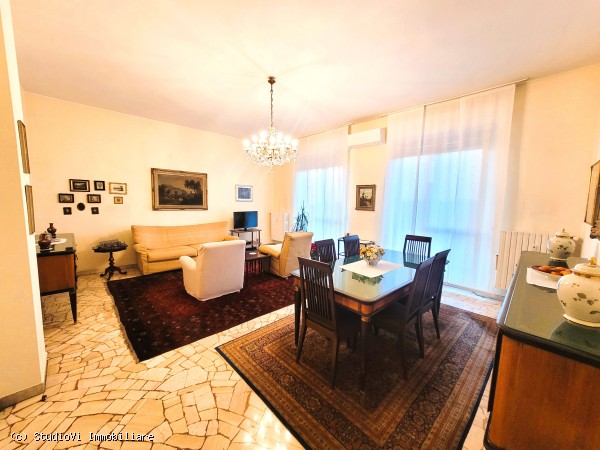 4 LOCALI VIA GOLDONI 4 LOCALI VIA GOLDONI