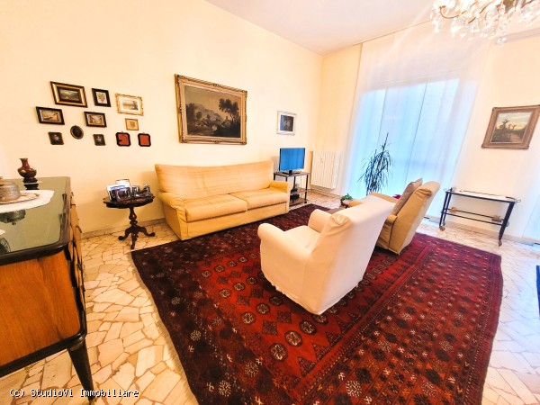 4 LOCALI VIA GOLDONI 4 LOCALI VIA GOLDONI