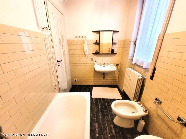 4 LOCALI VIA GOLDONI 4 LOCALI VIA GOLDONI